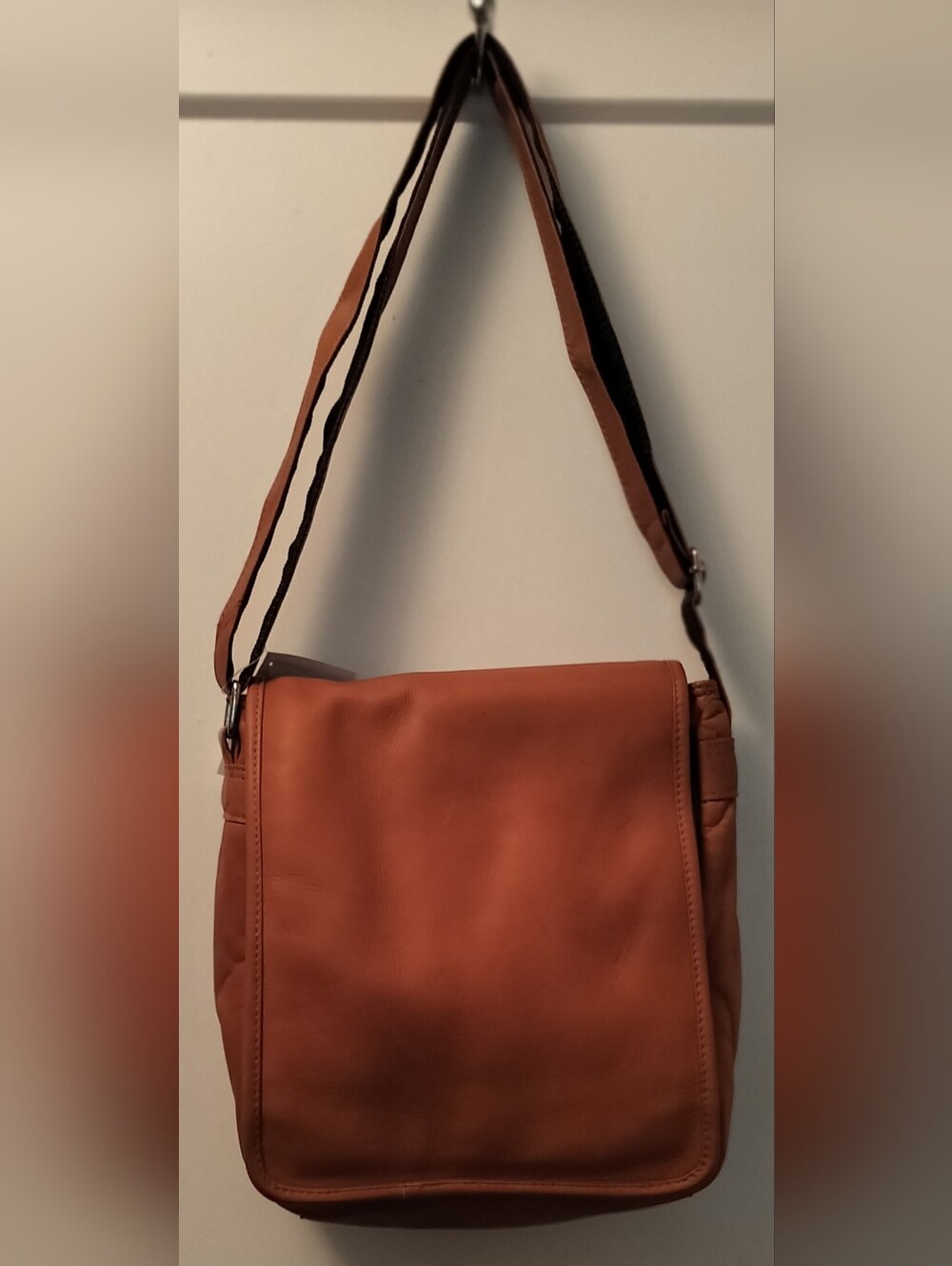 Bargain Buy, Due To Tiny Flaw, Everyday Tan Leather Shoulder Bag for Women
